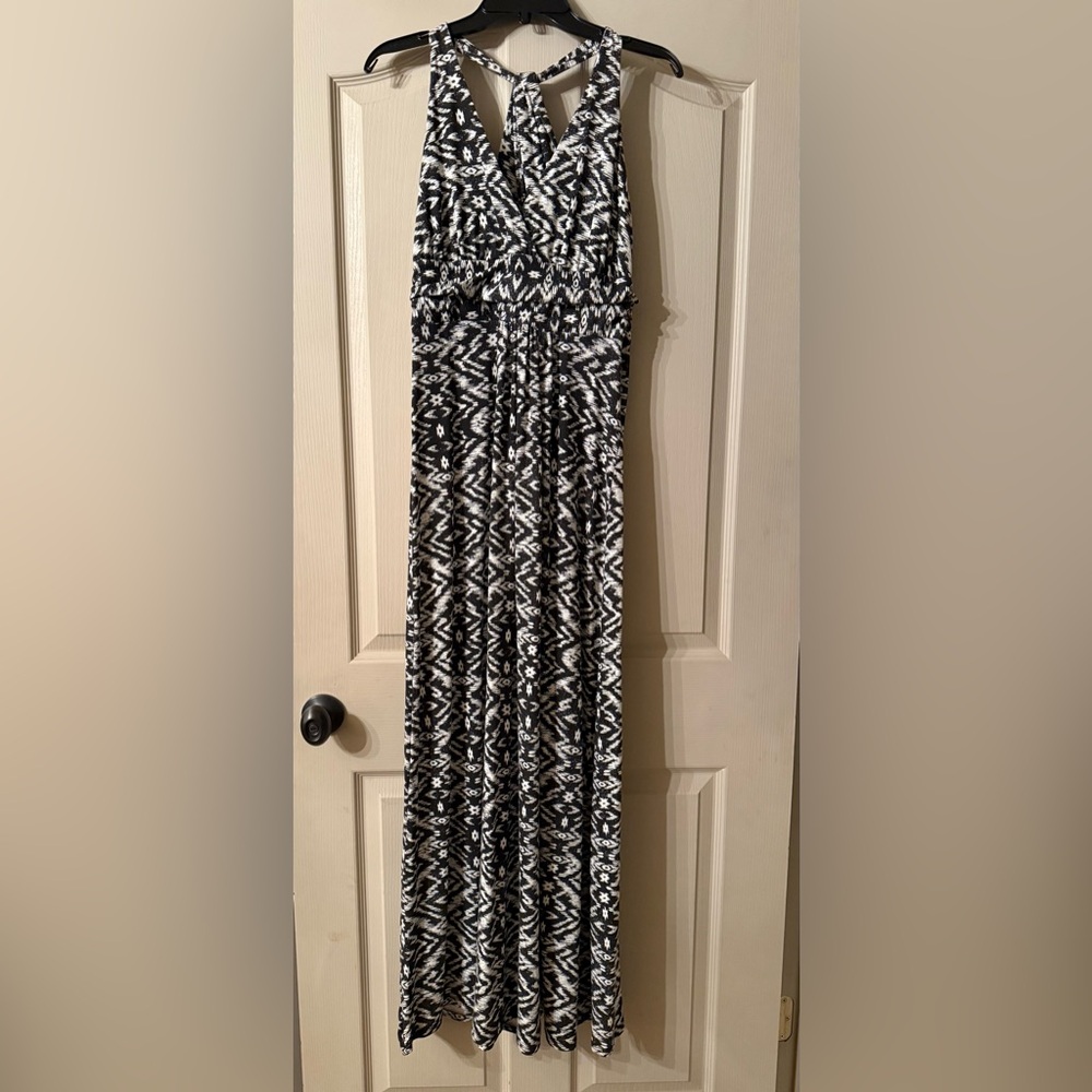 Maxi dress - Nine 1 Eight    Black and white long stretch dress NWT